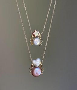 Celestial Crab Pearl Pendant – Gold Crab Baroque Pearl Necklace, Ocean Lover Gift, Cancer Zodiac Jewelry, Handmade unique star Necklace
